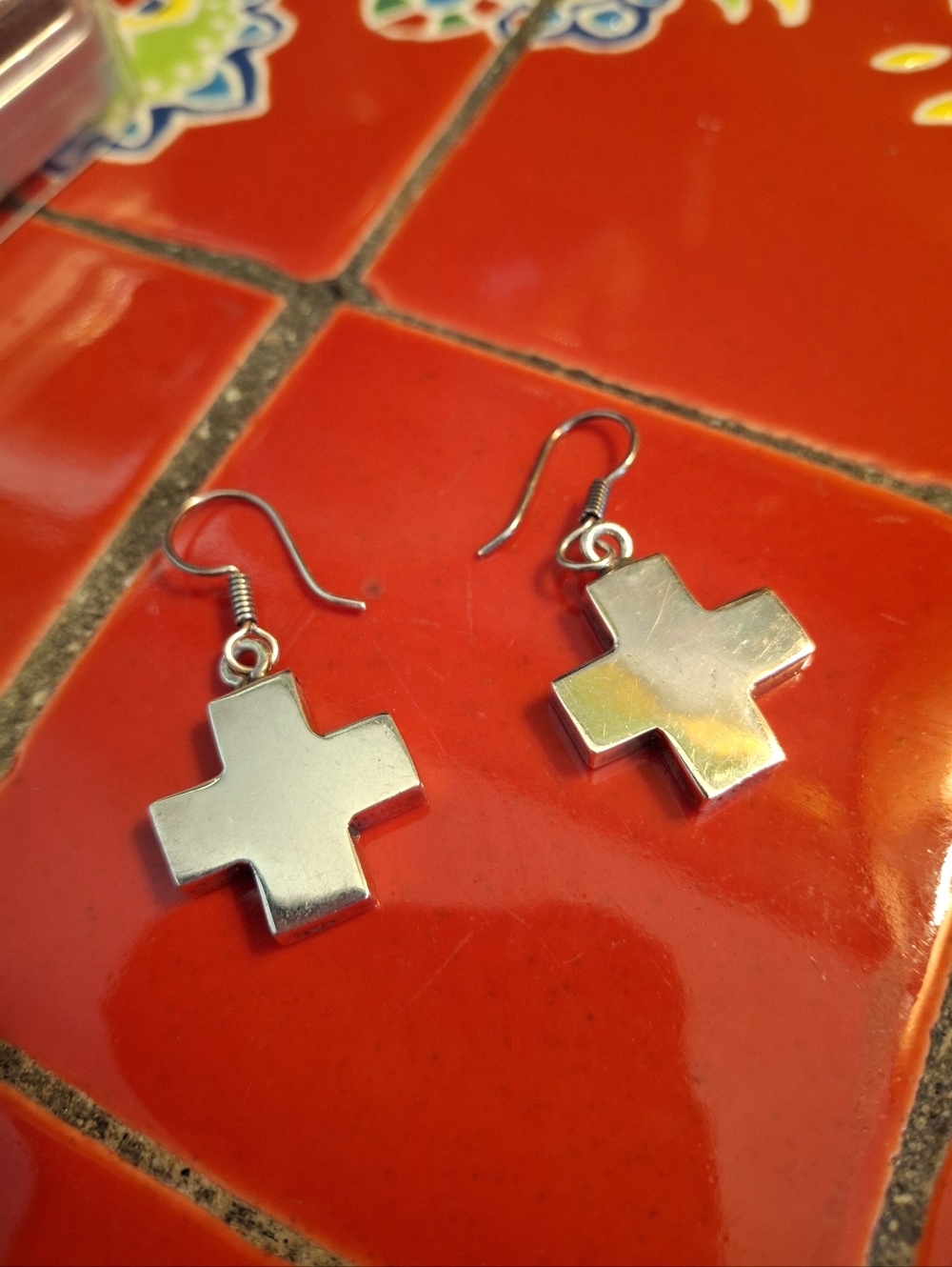 Silver CROSS EARRINGS 3/4" 750/1000 Silver Vintge Not Hollow Excellent Pre-owned - Picture 3 of 8